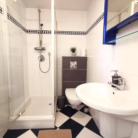 Ferienhaeuschen Kuestenwald Bei Warnemuende, Eigener Garten, Terrasse Mit Strandkorb, 400m Zum 펜션 *