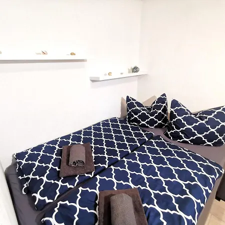 Ferienhaeuschen Kuestenwald Bei Warnemuende, Eigener Garten, Terrasse Mit Strandkorb, 400m Zum