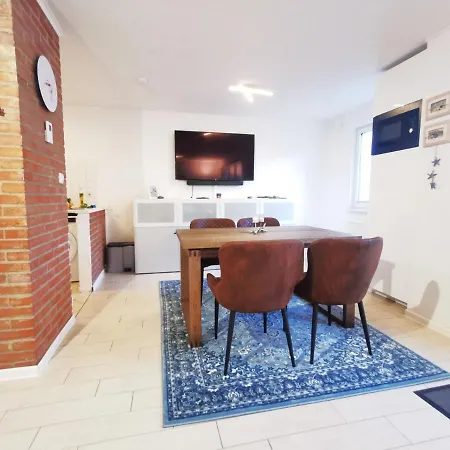 Ferienhaeuschen Kuestenwald Bei Warnemuende, Eigener Garten, Terrasse Mit Strandkorb, 400m Zum * 디에트리히사겐