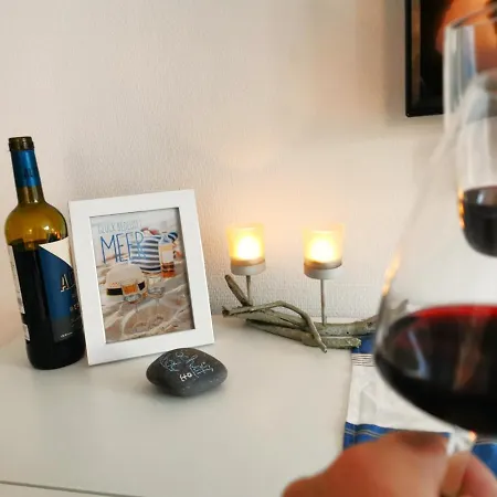 Ferienhaeuschen Kuestenwald Bei Warnemuende, Eigener Garten, Terrasse Mit Strandkorb, 400m Zum Vakantiehuis