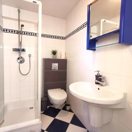 Ferienhaeuschen Kuestenwald Bei Warnemuende, Eigener Garten, Terrasse Mit Strandkorb, 400m Zum 디에트리히사겐